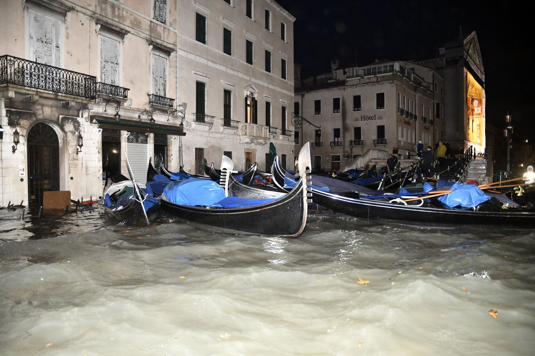 Stranded gondolas